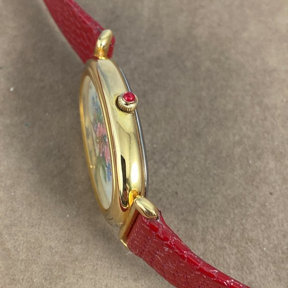 Vintage Flowers on Valentines by Avon Gold Tone Watch with a Rose Bouquet - Picture 3 of 9